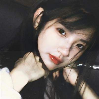 绿衣女子